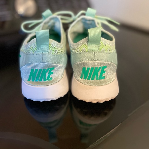 Women’s Nike sneakers - Picture 3 of 5